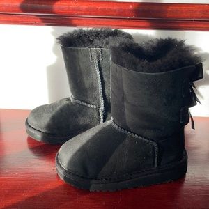 Black toddler size 8 Bailey bow UGG boot